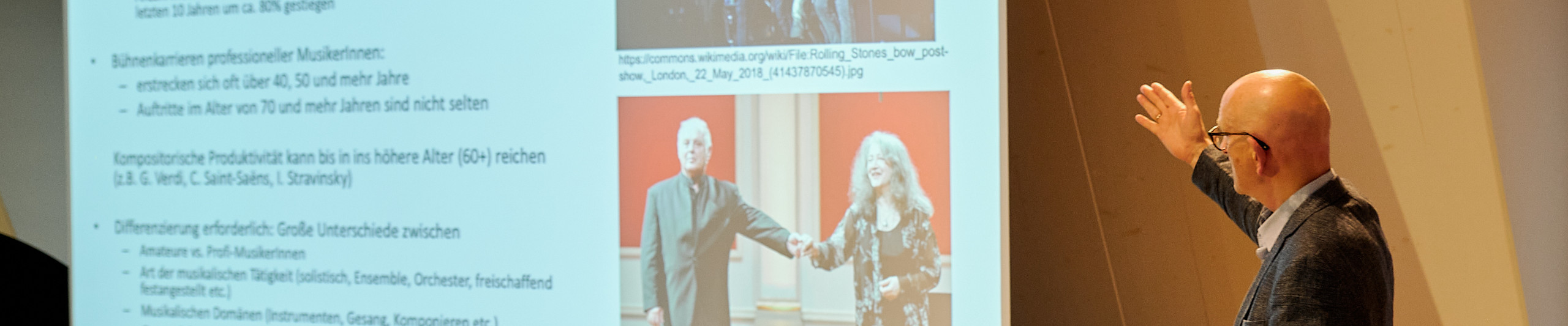 Gembris Pinheiro Immerz hält einen Vortrag