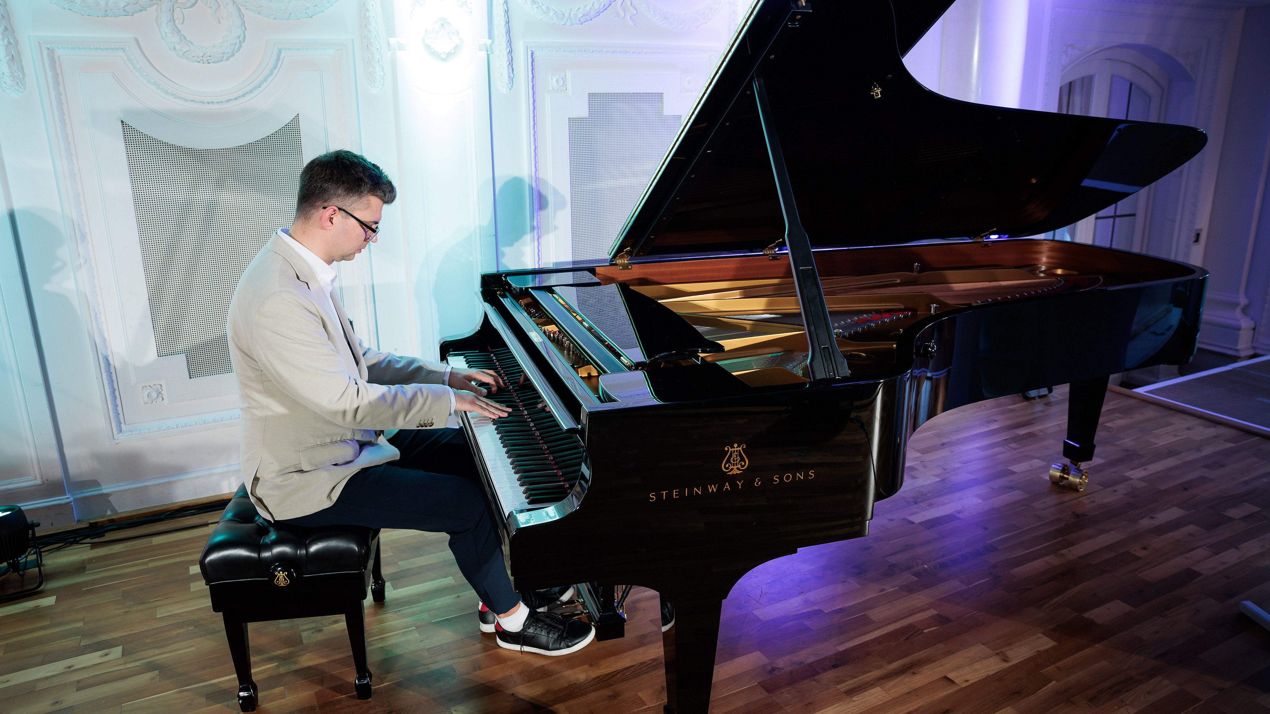 Daniel Freimuth am Klavier